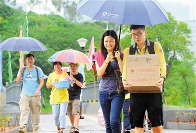 南科大新生报到 最小新生只有15岁