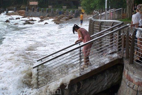 强台风 天兔 登陆广东 汕头海水倒灌淹城(图)