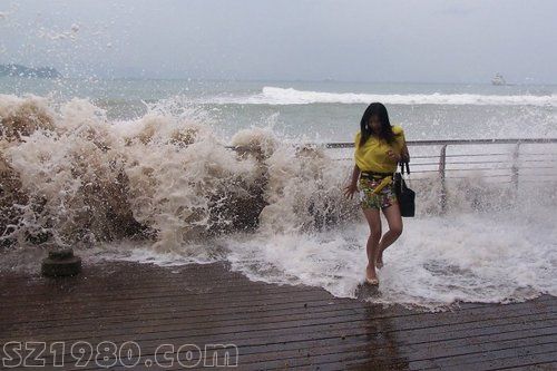 强台风 天兔 登陆广东 汕头海水倒灌淹城(图)