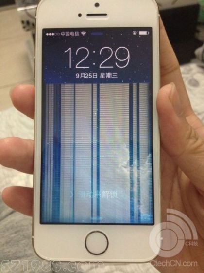 土豪金iPhone5S被爆屏幕问题 陷 花屏门 