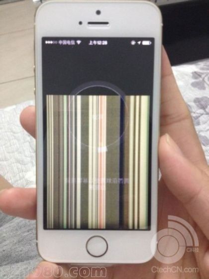 土豪金iPhone5S被爆屏幕问题 陷 花屏门 