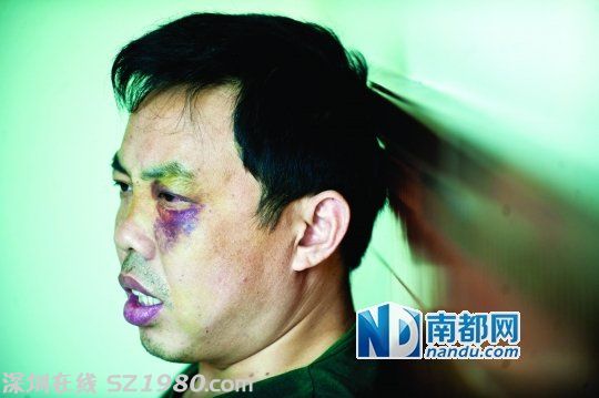 东莞两男上车围殴乘务员 刀逼司机改路线