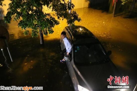 广东大部遭遇暴雨 珠三角多地雨量超百年一遇