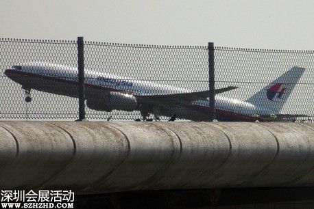 荷兰公布MH17空难报告：或有高能量物体直接刺穿飞机