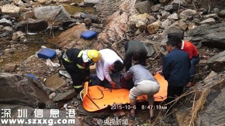 安徽霍山客车坠桥致7人死31人伤 事故原因还在调查中