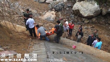 安徽霍山客车坠桥致7人死31人伤 事故原因还在调查中