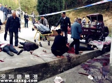 河南信阳载9人三轮摩托侧翻致7人死亡