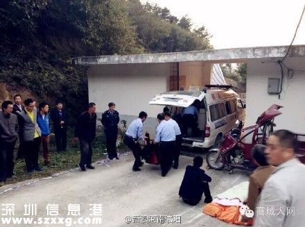 河南信阳载9人三轮摩托侧翻致7人死亡