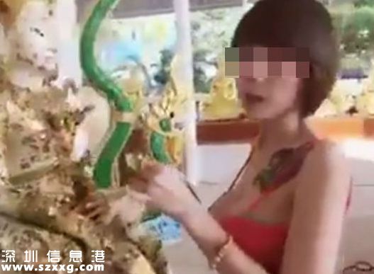 妙龄女郎穿着暴露拜佛被骂