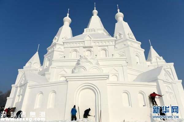 哈尔滨建最高雪塑如“冰雪奇缘”梦幻城堡 高51米赚足眼球