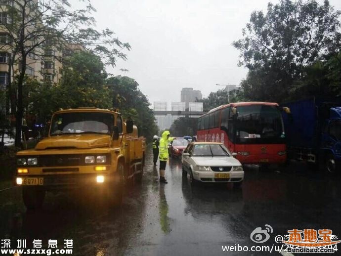 深圳暴雨为何不发布红暴？上不上学家长很纠结