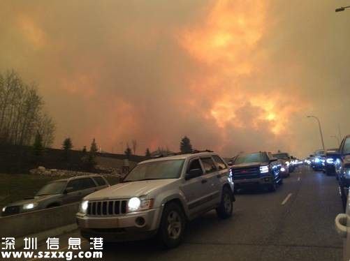 加拿大在燃烧！山火失控，10万人逃离，城市一片废墟……