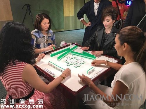 袁咏仪凑齐四姐妹打麻将 自曝差点和张智霖离婚