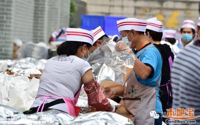 世界黄氏宗亲聚集深圳下沙村 万人吃大盆菜