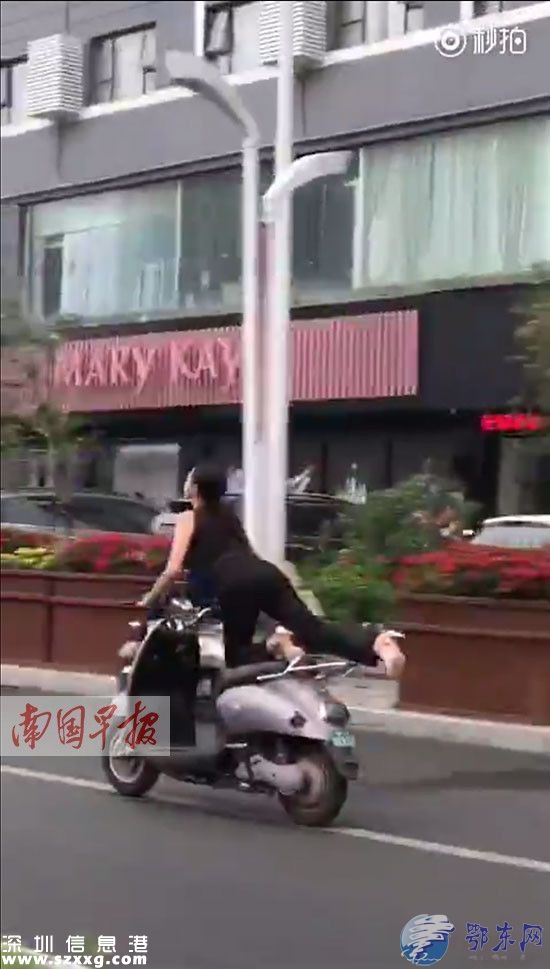 女骑手乘电驴飞行 女子电驴上大玩“杂耍”太危险